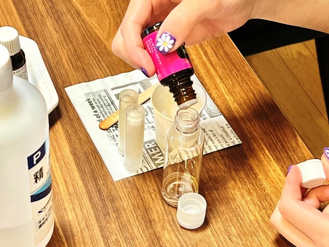 秘境の地で癒されながら、アロマでオリジナルスキンケアを作ろう_2